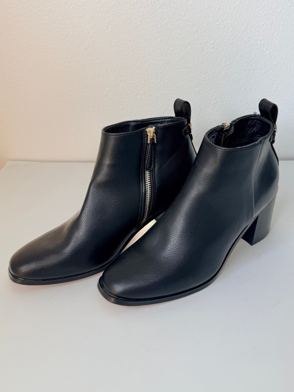 Nautica Brand NEW Women's Black Leather Ankle Booties Side Zip Gold Logo 8.5